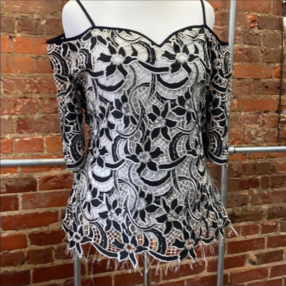 ✨Gorgeous Open Lace Top✨